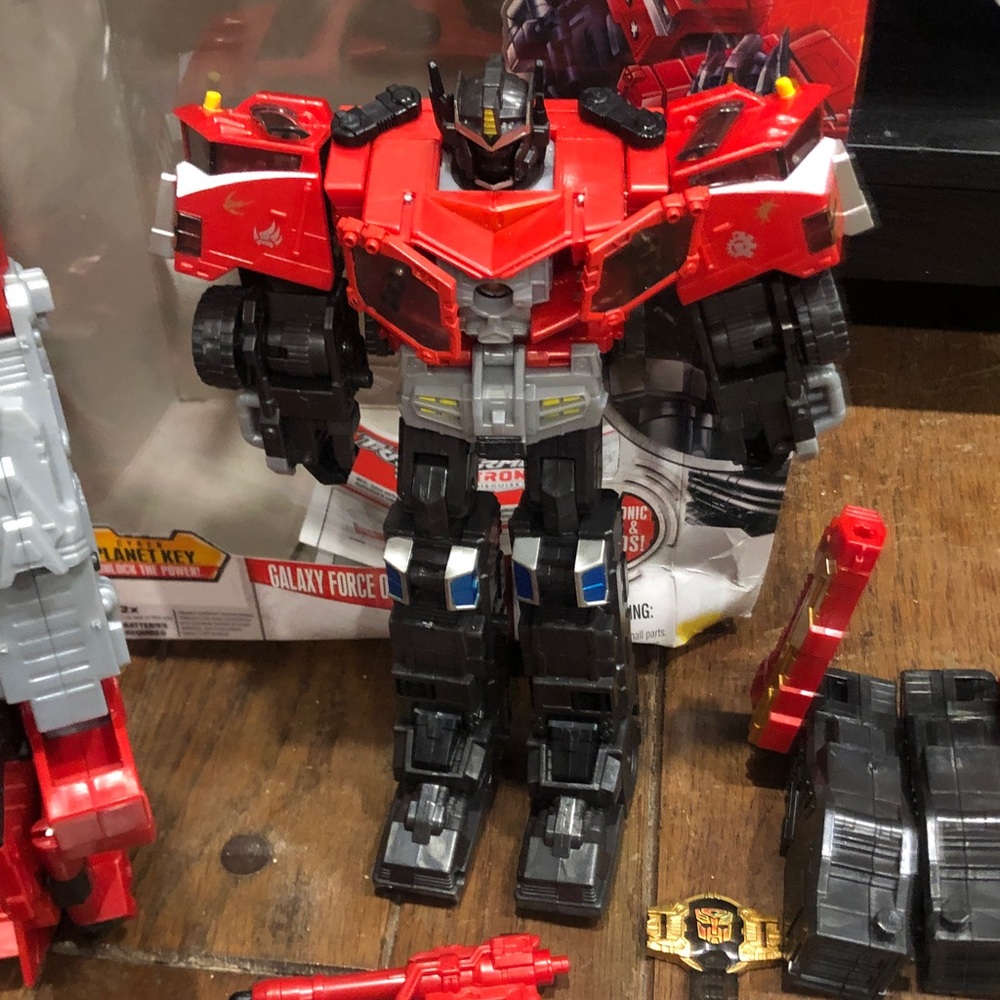 2004 Hasbro Transformers Cybertron Optimus Prime (Primus Unleashed) - Picture 2 of 13